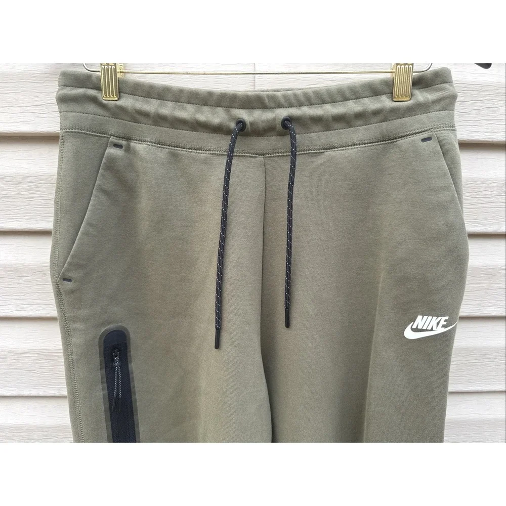 Nike Women's Tech Fleece Essential High-Rise Pants –‎ Olive Green – Size M